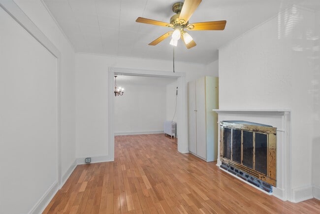 Building Photo - 637 36th St
