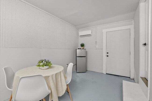 Building Photo - 1106 Oriole Ln