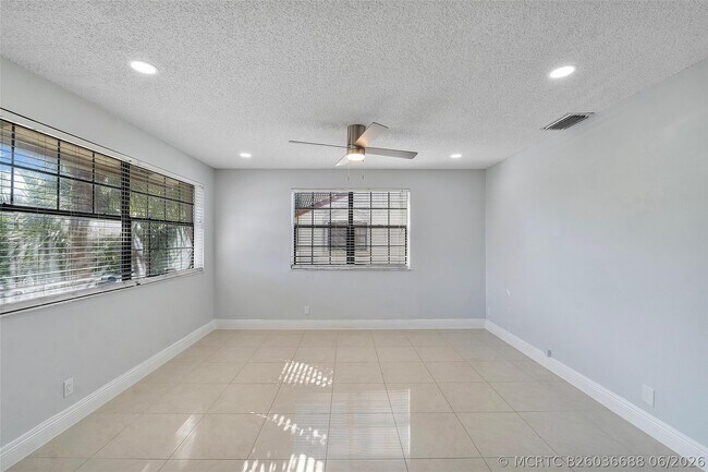 Building Photo - 2854 Coral Springs Dr