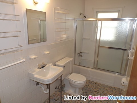 Building Photo - 517 W 74th St