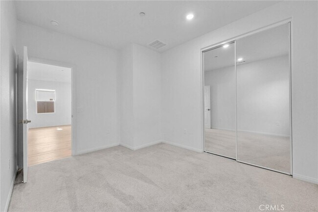 Building Photo - 4688 Florence Dr
