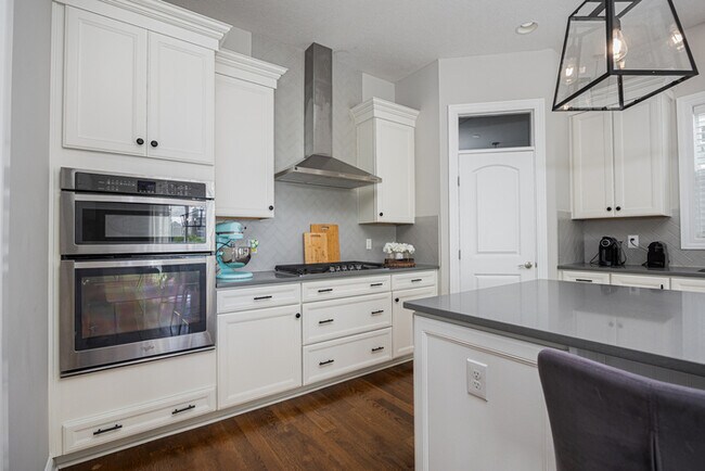 Building Photo - Stunning home in Olentangy schools!