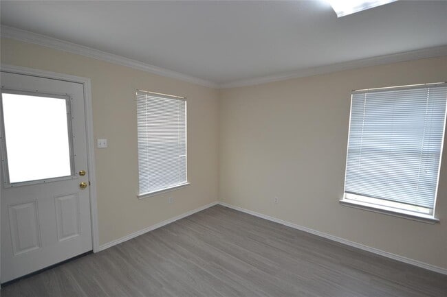 Building Photo - 411 Golden Gate Dr