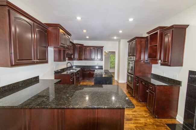 Building Photo - 906 Monarch Cir