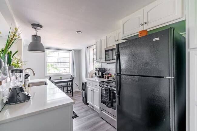 Building Photo - 605 Dennison Ave