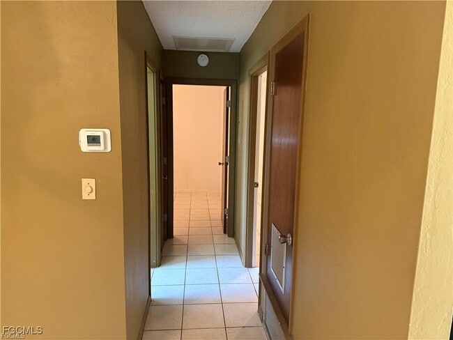 Building Photo - 406 Morgan Cir S