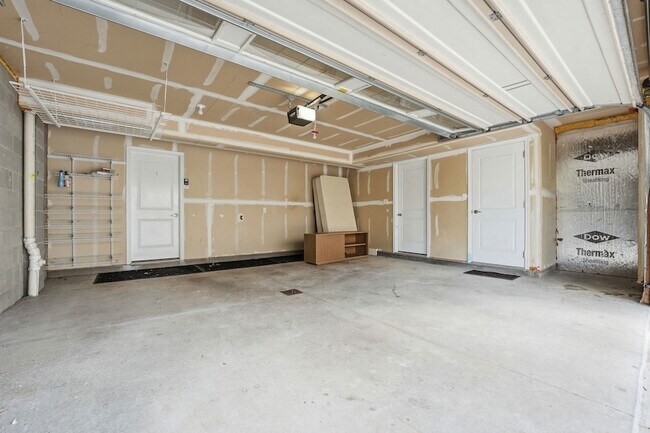 Building Photo - 2305 Pointe View Dr