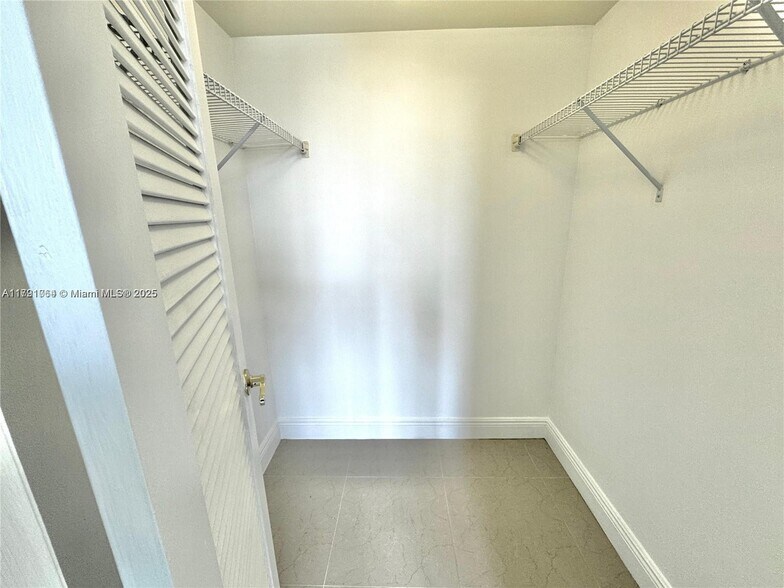 Building Photo - 3150 W Rolling Hills Cir