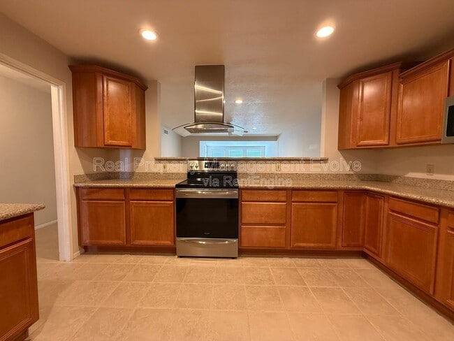 Building Photo - 4849 E Lake Point Cir