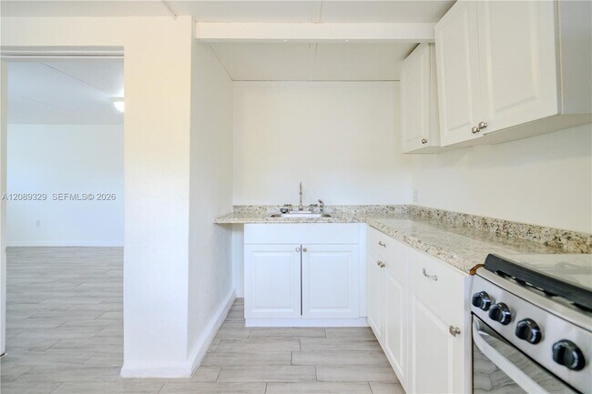 Building Photo - 27 SW 55th Avenue Rd