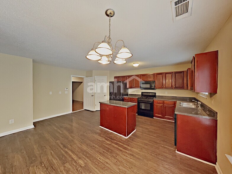 Building Photo - 682 Rock Hill Pky