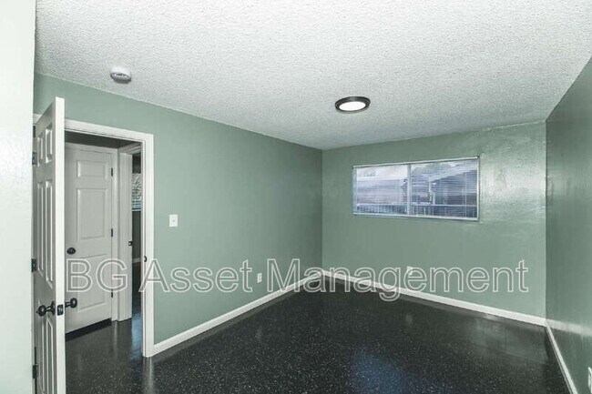 Building Photo - 1610 Sanford Ave