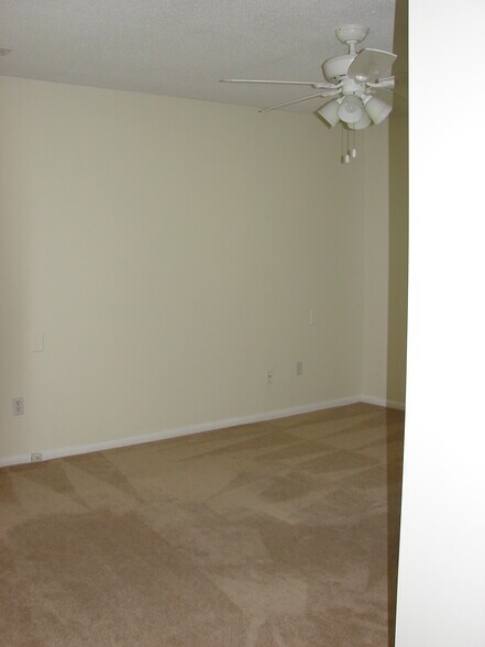 Master bedroom - 1847 Gibson Ave