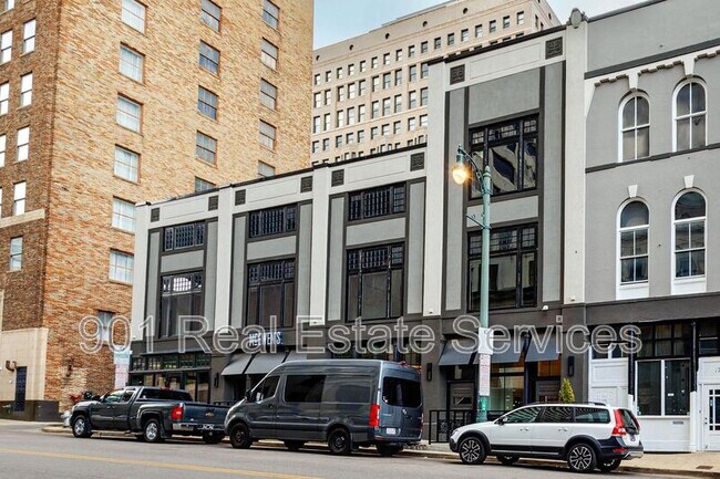 Building Photo - 124 Monroe Ave