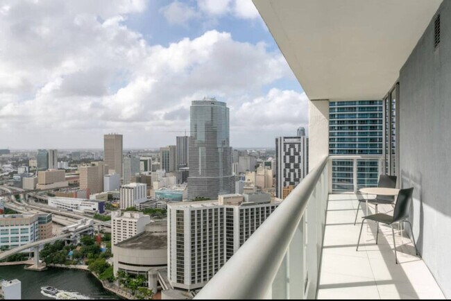 Building Photo - 501 Brickell Ave