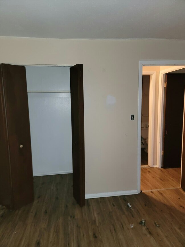 Building Photo - 14815 Euclid Ave