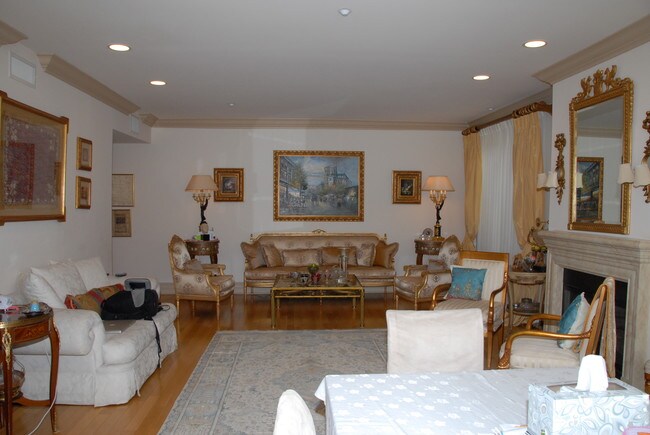 Living Room - 1337 Wellesley Ave
