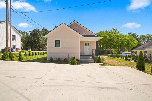 Building Photo - 413 4th Ave ADU