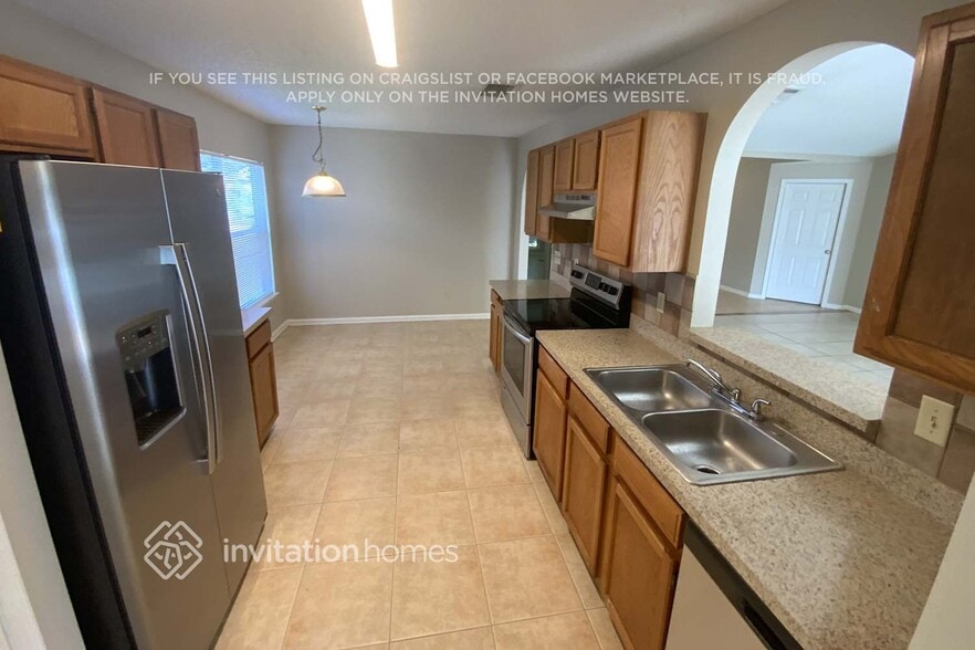 Building Photo - 12180 Silver Saddle Dr