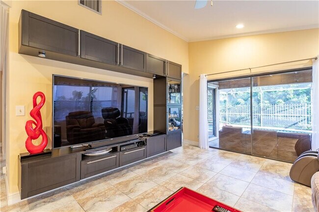 Building Photo - 7618 Solimar Cir