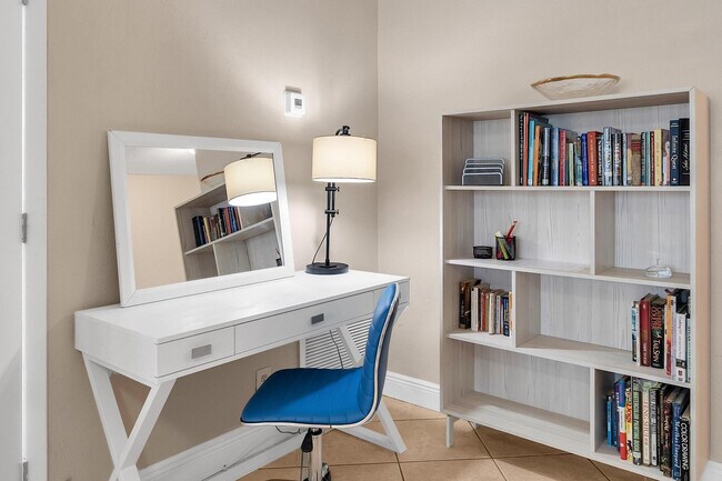 Building Photo - 2109 NE 26th St