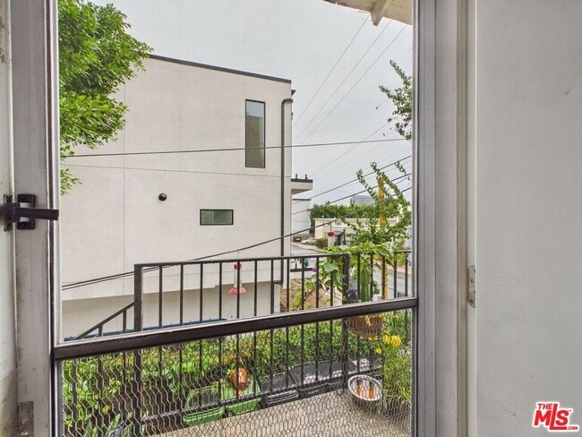 Building Photo - 1964 N Gower St