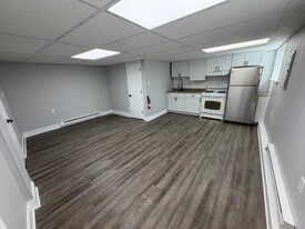 Building Photo - 141 N Main St