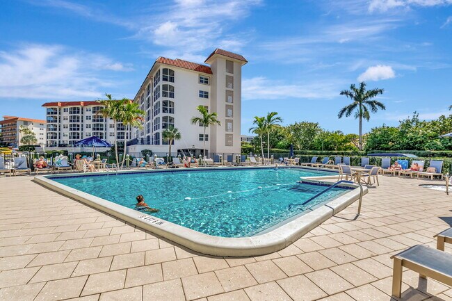 Building Photo - 2871 N Ocean Blvd