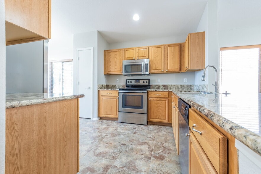 Building Photo - 3834 E Longhorn Dr