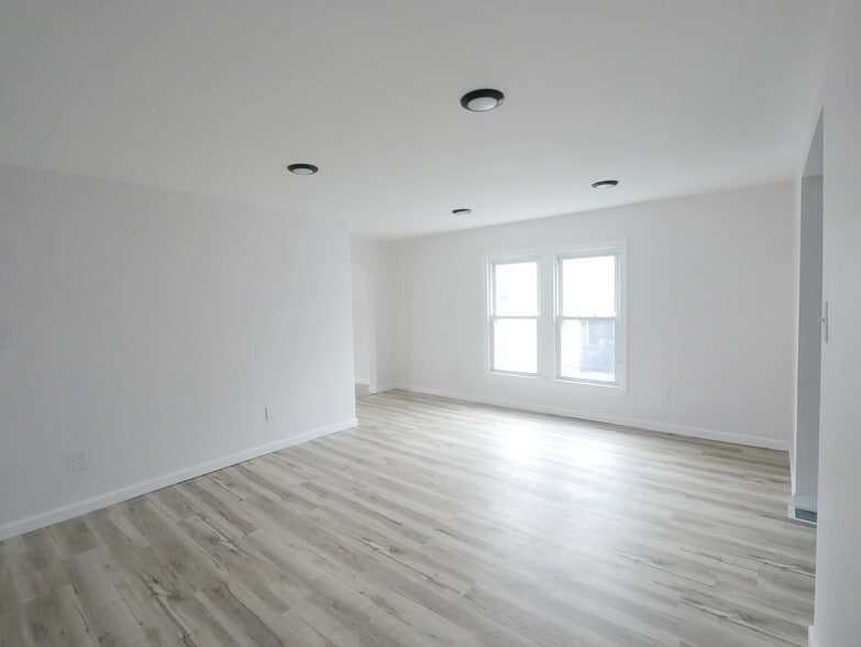 Building Photo - 252 Shields Rd