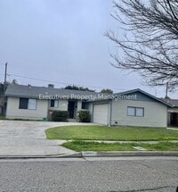 Building Photo - 1271 Spruce Ave