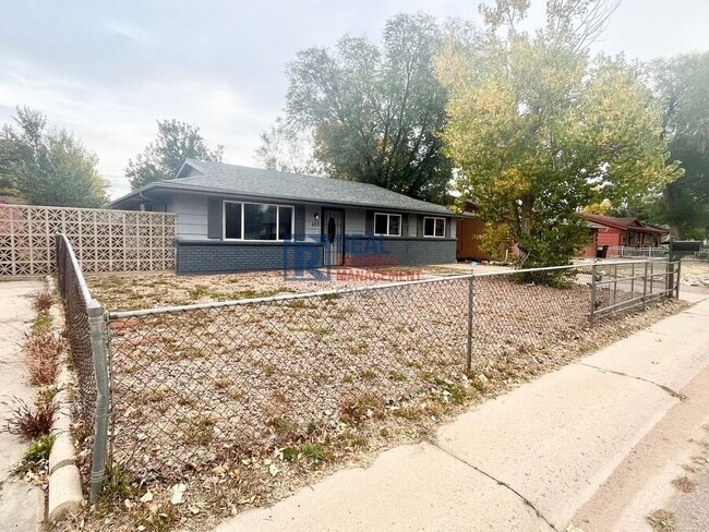 Building Photo - 425 Rosewood Dr