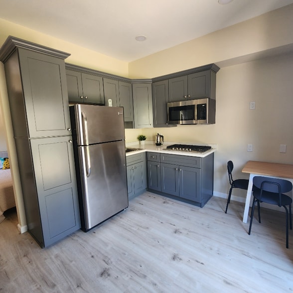 Building Photo - 1463 Lost Creek Rd