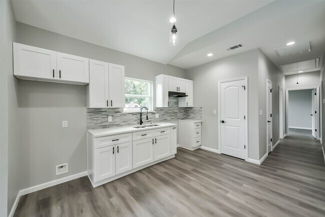 Building Photo - 3007 Bringhurst St