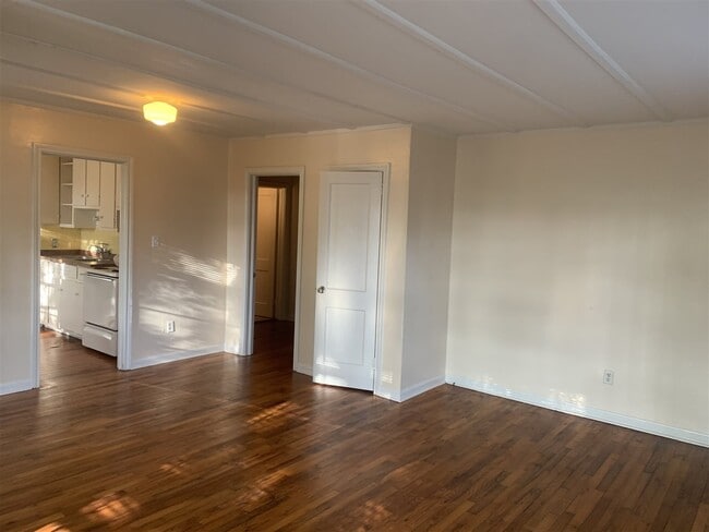 Building Photo - 1607 Jackson Bluff Rd