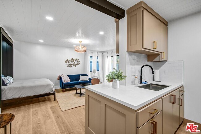 Building Photo - 1083 Montauk Ln