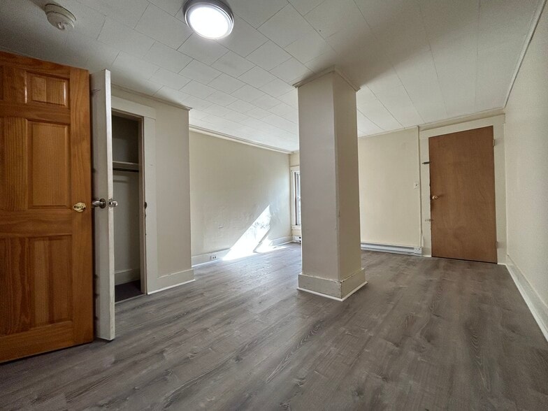 Master Bedroom - 201 Roxbury St