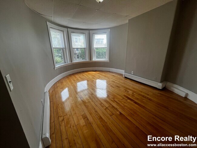 Building Photo - 270 Bowdoin St