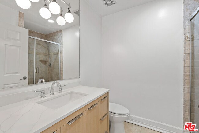 Building Photo - 850 Croft Ave