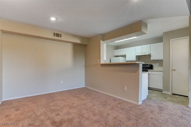 Building Photo - 1150 N Buffalo Dr
