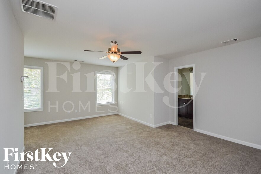 Building Photo - 145 Ascott Trace