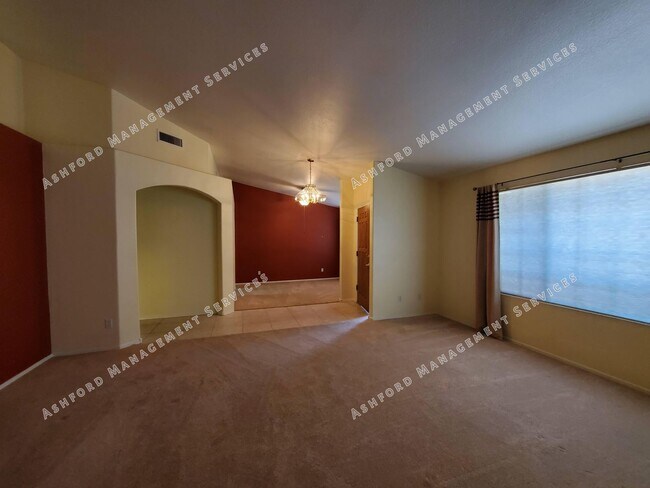 Building Photo - PINNACLE HILL RENTAL WITH MTN VIEWS, FIREP...