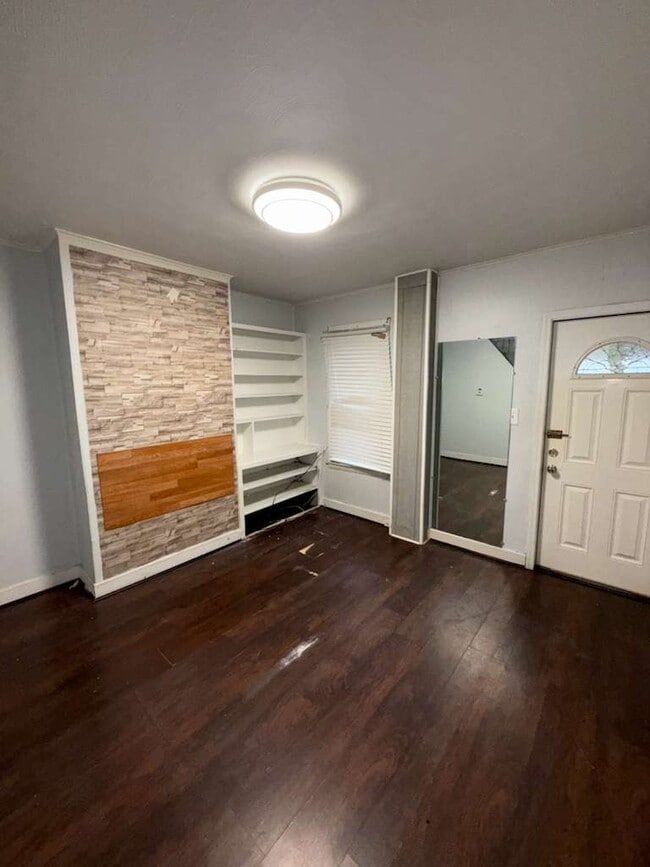 Building Photo - 27 Hewitt St