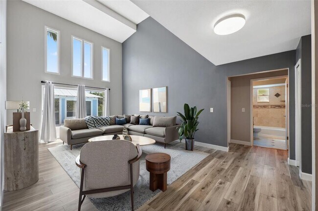 Building Photo - 428 W Klosterman Rd