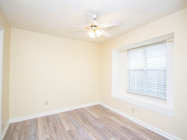 Building Photo - Location...Location....Location in Madison!