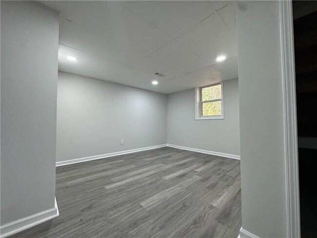 Building Photo - 3489 Creighton Rd SW