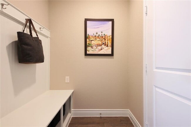 Building Photo - 18505 McKay Cove