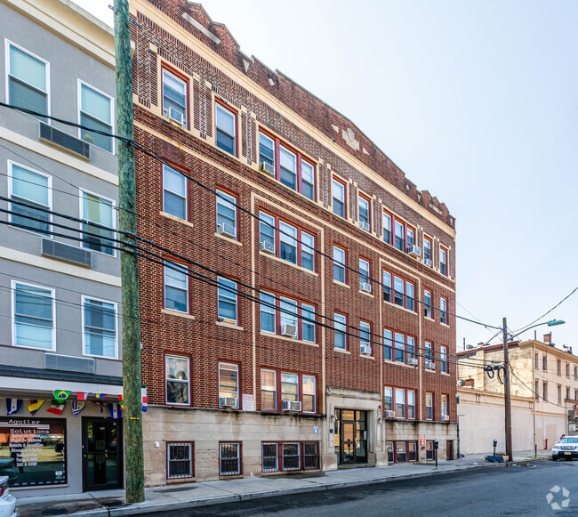 Building Photo - 12-20 Canfield St