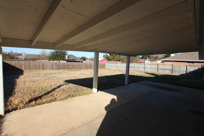 Building Photo - Coming Soon! 3 Bedroom in Flint!