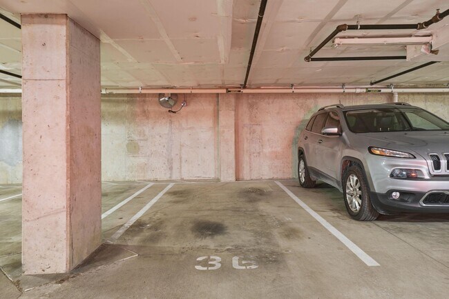 Building Photo - 989 S Buchanan St